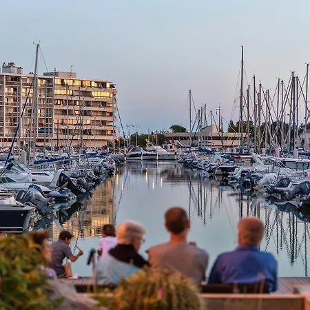 Le Port Tanguy, Vue Mer. *