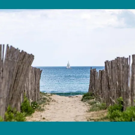 Le Port Tanguy, Vue Mer. *